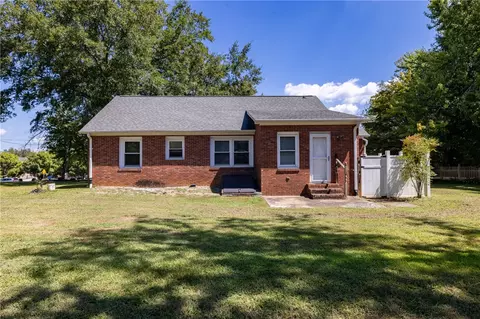 Exterior - 609 Issaqueena Trl, Central, SC 29630 photo 6 of 8