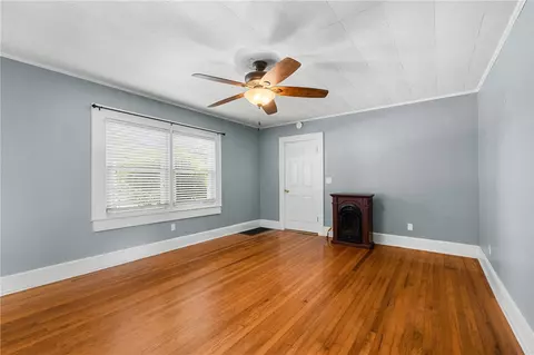 Living - 609 Issaqueena Trl, Central, SC 29630 photo 2 of 3