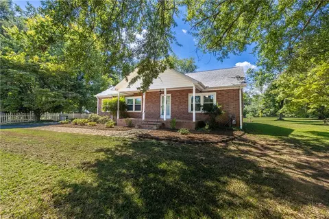 Exterior - 609 Issaqueena Trl, Central, SC 29630 photo 2 of 8