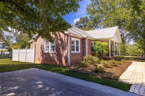 Exterior - 609 Issaqueena Trl, Central, SC 29630 photo 4 of 8