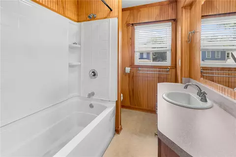 Bath - 609 Issaqueena Trl, Central, SC 29630 photo 1 of 1