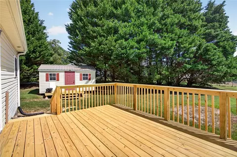 Exterior - 564 Fairfield Rd, Walhalla, SC 29691 photo 5 of 11