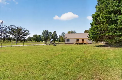 Exterior - 564 Fairfield Rd, Walhalla, SC 29691 photo 4 of 11