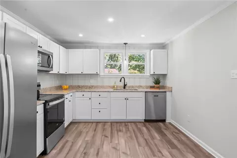 Kitchen - 500 E Main St, Liberty, SC 29657 photo 2 of 3