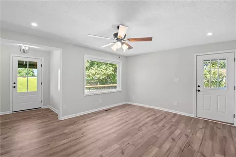 Living - 500 E Main St, Liberty, SC 29657 photo 2 of 5