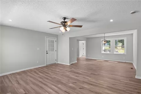 Living - 500 E Main St, Liberty, SC 29657 photo 3 of 5