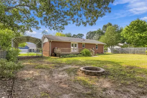 Exterior - 437 S Elm St, Pendleton, SC 29670 photo 5 of 7