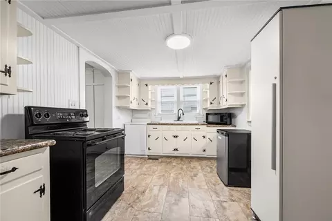 Kitchen - 47 Square St, Pelzer, SC 29669 photo 3 of 3