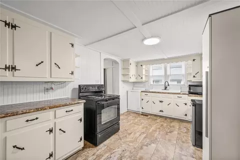 Kitchen - 47 Square St, Pelzer, SC 29669 photo 2 of 3