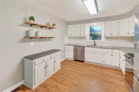 Kitchen - 207 Ridgecrest Way, Williamston, SC 29697 photo 2 of 3