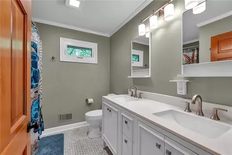 Bath - 141 Greybridge Rd, Pelzer, SC 29669 photo 1 of 2
