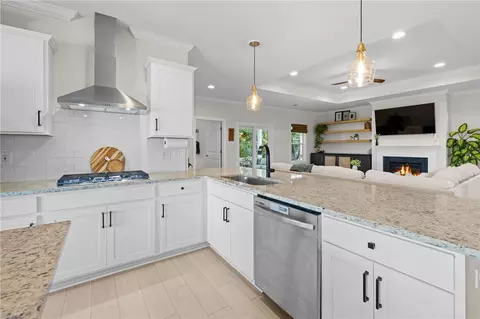 Kitchen - 4009 Turnberry Loop, Seneca, SC 29678 photo 3 of 5