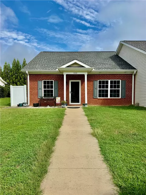 223 Dry Branch Ct, Greenwood, SC 29649