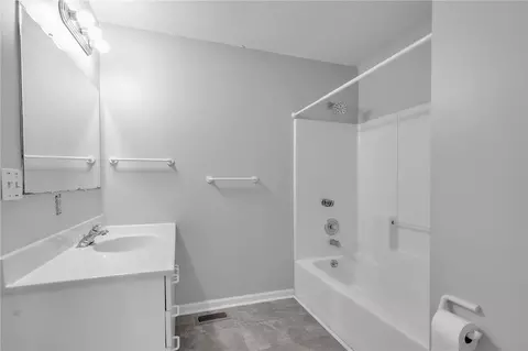 Bath - 48 Tierra Dr, Waterloo, SC 29384 photo 2 of 3