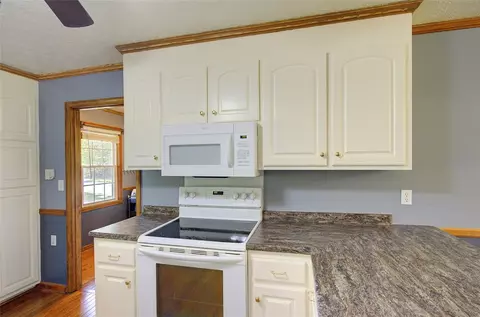 Kitchen - 309 Randall Rd, Easley, SC 29642 photo 4 of 5
