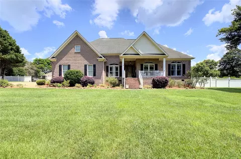 9 Montague Cir, Greenville, SC 29617