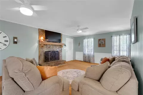 Living - 105 Sunset Ct, Easley, SC 29642 photo 3 of 3