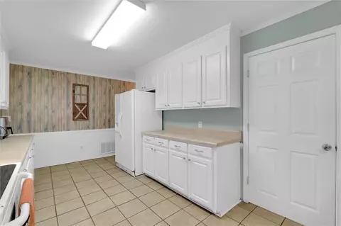 Kitchen - 105 Sunset Ct, Easley, SC 29642 photo 4 of 5