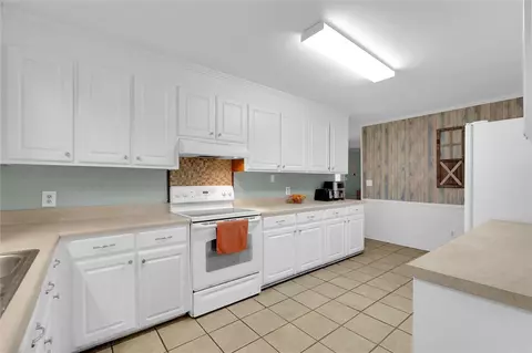 Kitchen - 105 Sunset Ct, Easley, SC 29642 photo 3 of 5
