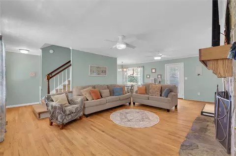 Living - 105 Sunset Ct, Easley, SC 29642 photo 2 of 3