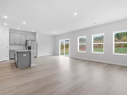 Living - 1344 Hyde St, Anderson, SC 29626 photo 2 of 4