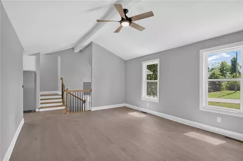 Living - 712 Beech Dr, Seneca, SC 29678 photo 4 of 6