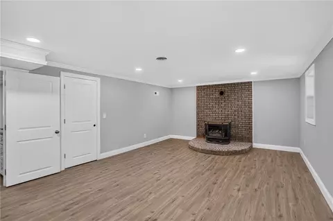 Living - 712 Beech Dr, Seneca, SC 29678 photo 5 of 6