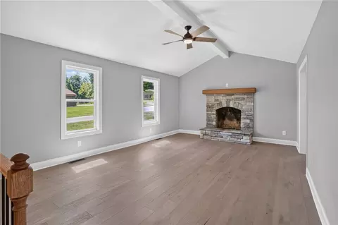 Living - 712 Beech Dr, Seneca, SC 29678 photo 1 of 6