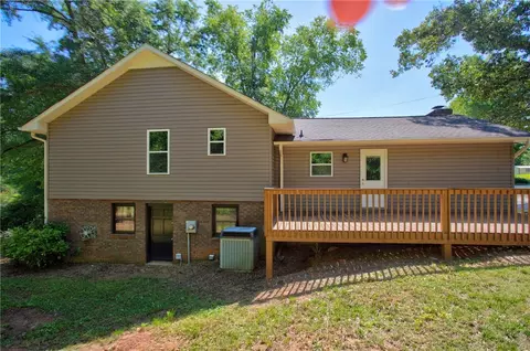 Exterior - 712 Beech Dr, Seneca, SC 29678 photo 4 of 8