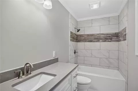 Bath - 712 Beech Dr, Seneca, SC 29678 photo 1 of 2