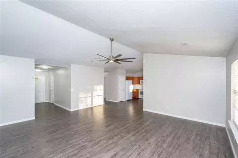 Living - 100 Stevens Ct, Williamston, SC 29697 photo 3 of 6