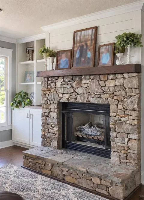 Living - 2420 Rainey Rd, Starr, SC 29684 photo 2 of 3
