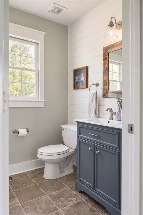Bath - 2420 Rainey Rd, Starr, SC 29684 photo 4 of 5