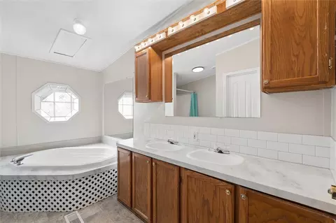 Bath - 722 Pickens Dr, Pendleton, SC 29670 photo 1 of 3