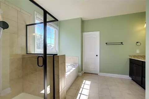 Bath - 115 Sturbridge Ct, Easley, SC 29642 photo 2 of 4