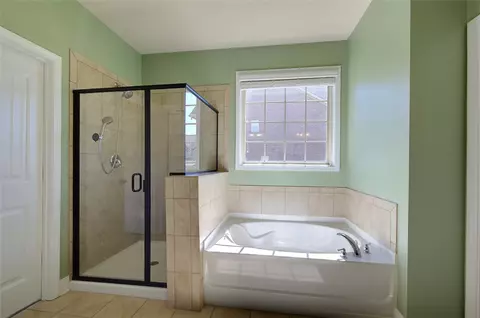 Bath - 115 Sturbridge Ct, Easley, SC 29642 photo 3 of 4