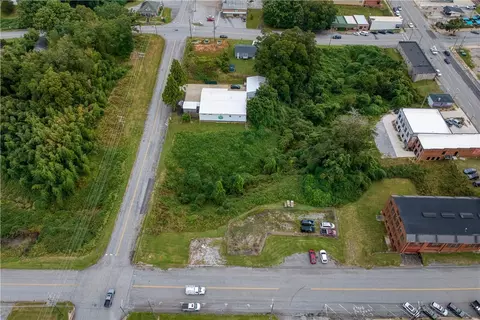 306 E North 2nd St, Seneca, SC 29678 photo 4