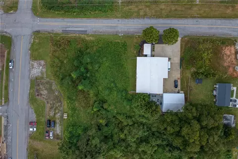 306 E North 2nd St, Seneca, SC 29678 photo 2