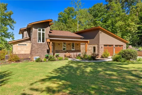 111 Hogan Dr, Westminster, SC 29693