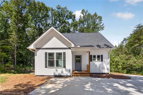 100 W Nantahala Dr, Westminster, SC 29693
