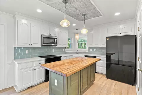 Kitchen - 406 Stonewall Dr, Easley, SC 29642 photo 2 of 2