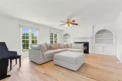 Living - 406 Stonewall Dr, Easley, SC 29642 photo 2 of 2
