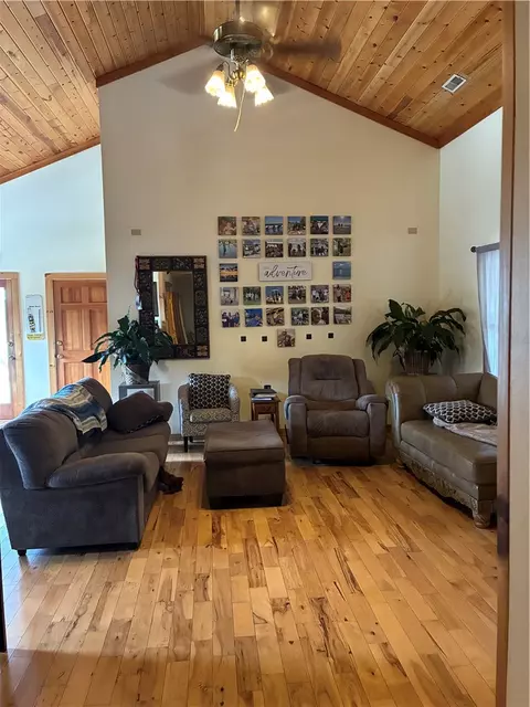 Living - 345 Geraldine Dr, Walhalla, SC 29691 photo 2 of 4