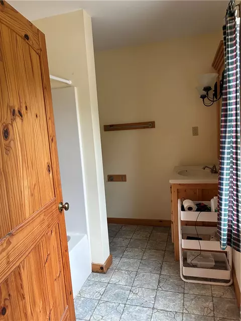 Bath - 345 Geraldine Dr, Walhalla, SC 29691 photo 2 of 2