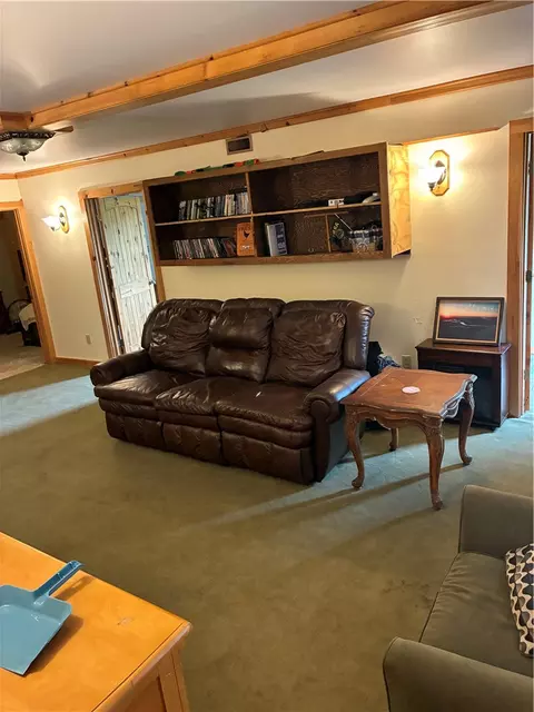 Living - 345 Geraldine Dr, Walhalla, SC 29691 photo 3 of 4