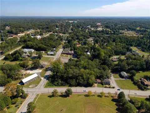 205 S Walnut St, Seneca, SC 29678 photo 4