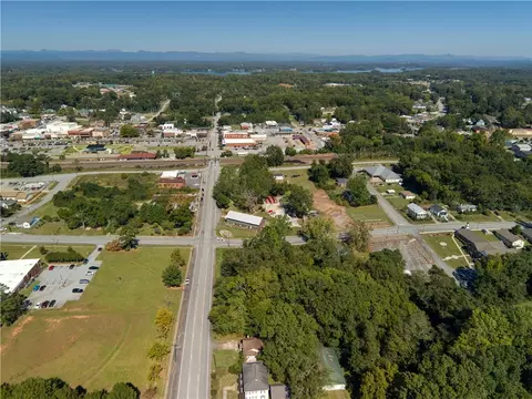 205 S Walnut St, Seneca, SC 29678 photo 5