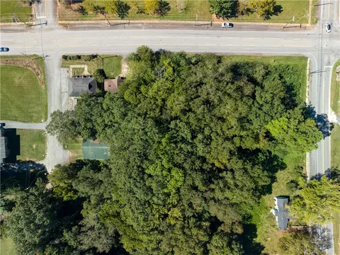 205 S Walnut St, Seneca, SC 29678 photo 2