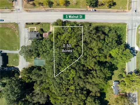 205 S Walnut St, Seneca, SC 29678
