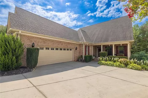 304 Cedar Post Ct, Seneca, SC 29672